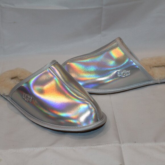 UGG WOMEN'S IRIDESCENT‎ SILVER METALLIC SHEARLING LINED SLIPPERS SZ 11 - Picture 2 of 6